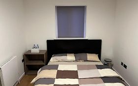 Three Bedroom House In Tooting By Star Apartments London